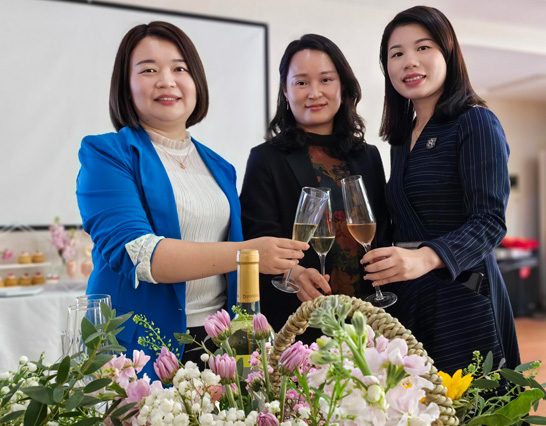 女神節(jié)里笑容翻飛，歡樂不退